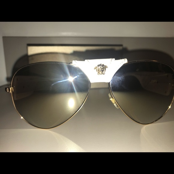 Authentic ✨VERSACE SUNGLASSES✨ - Picture 2 of 7